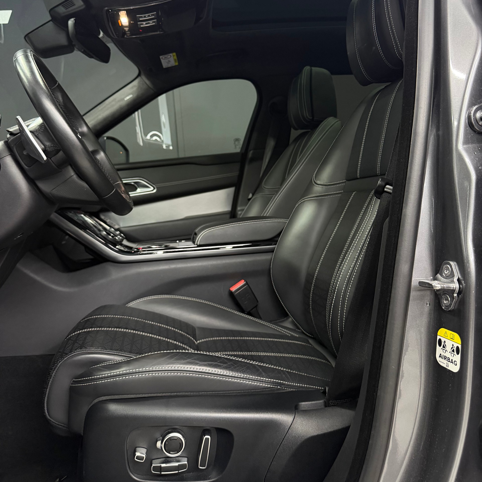 LAND ROVER Range Rover Velar R-Dynamic D 300 HSE Automatic-image-9