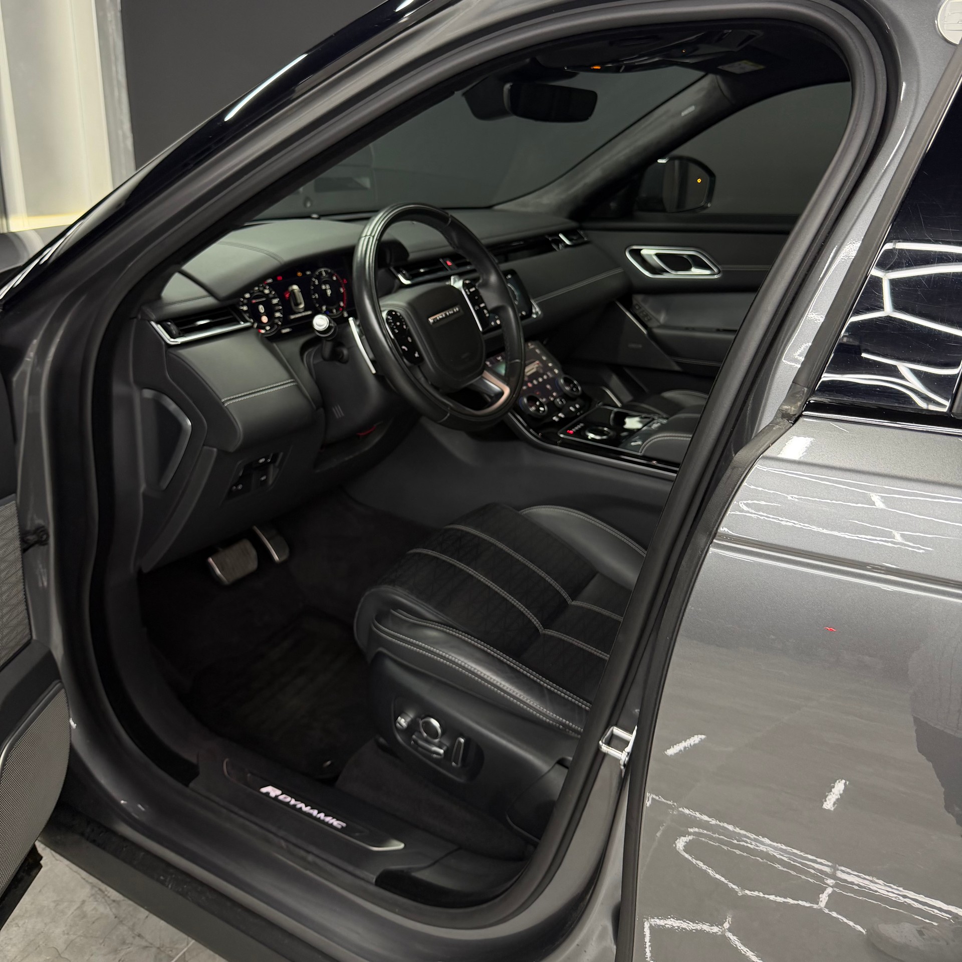 LAND ROVER Range Rover Velar R-Dynamic D 300 HSE Automatic-image-7