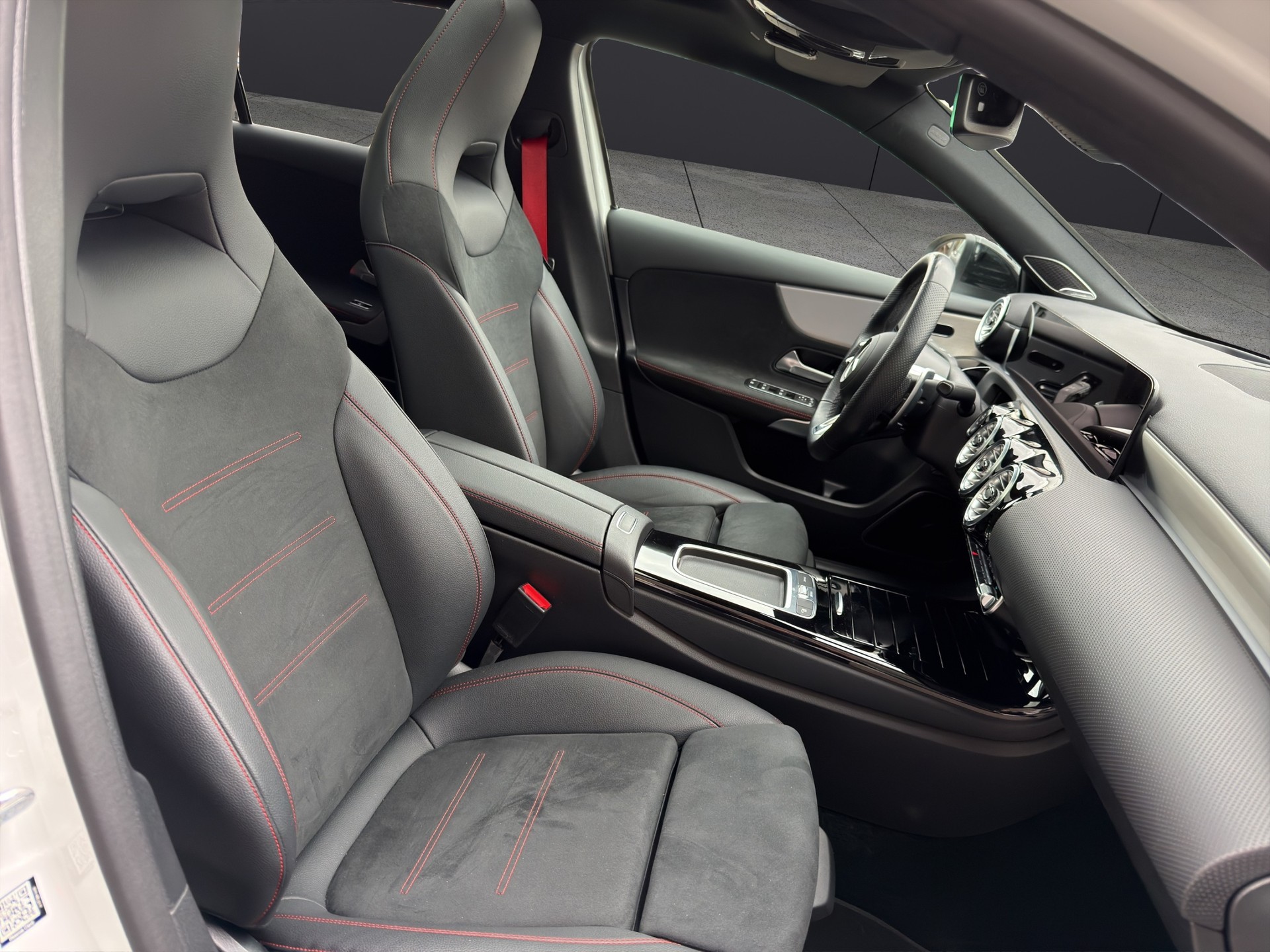 MERCEDES-BENZ A AMG 35 4Matic 8G-DCT-image-10