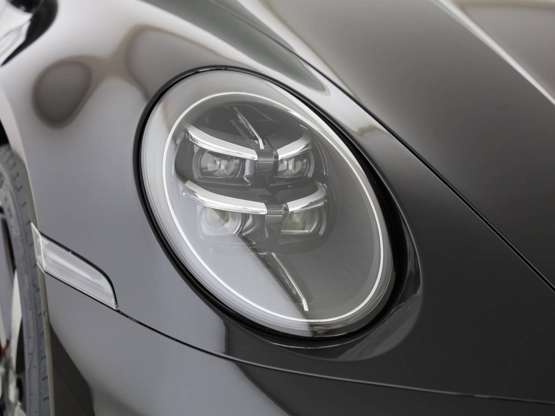 PORSCHE 911 Carrera 4S Cabriolet-image-26