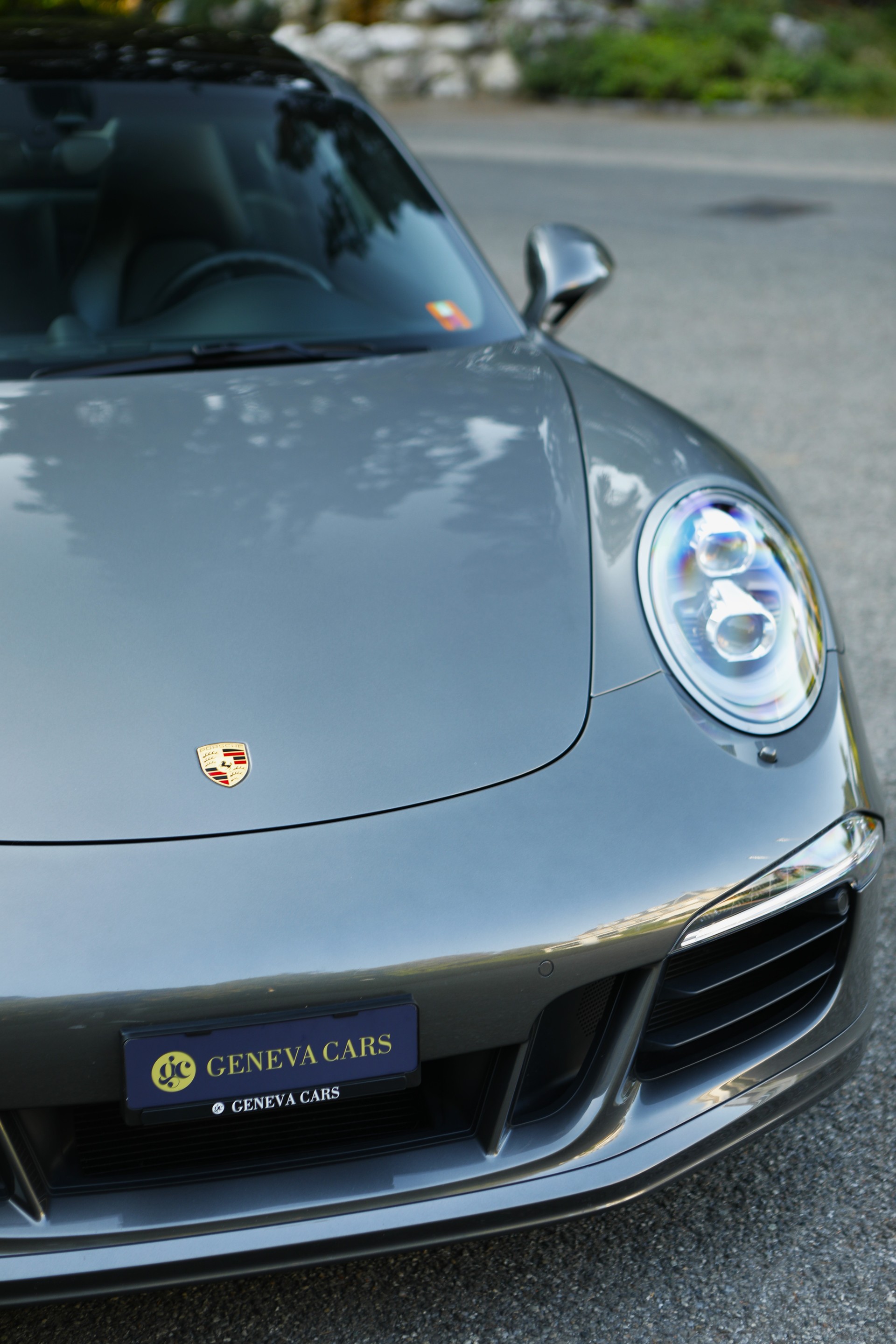PORSCHE 911 Carrera 4 GTS-image-3