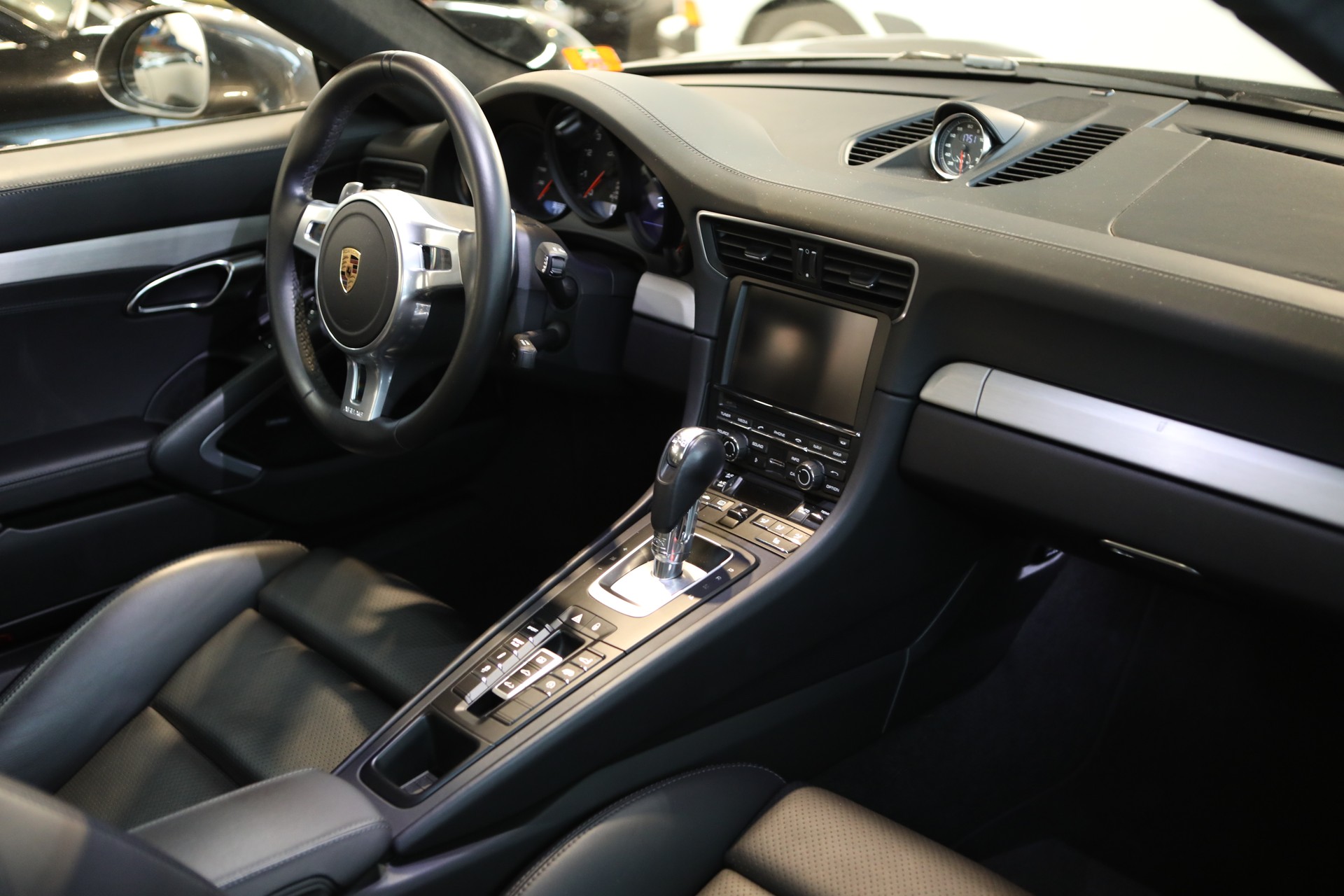 PORSCHE 911 Carrera 4 GTS-image-9