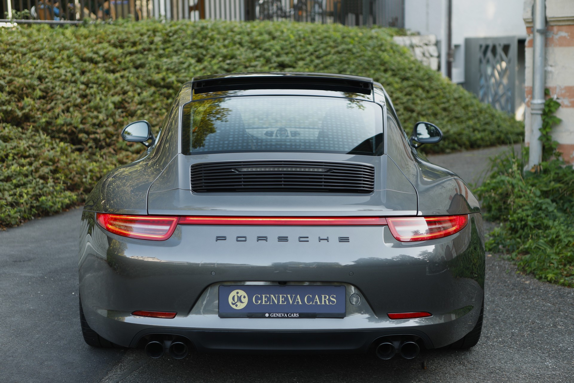 PORSCHE 911 Carrera 4 GTS-image-8