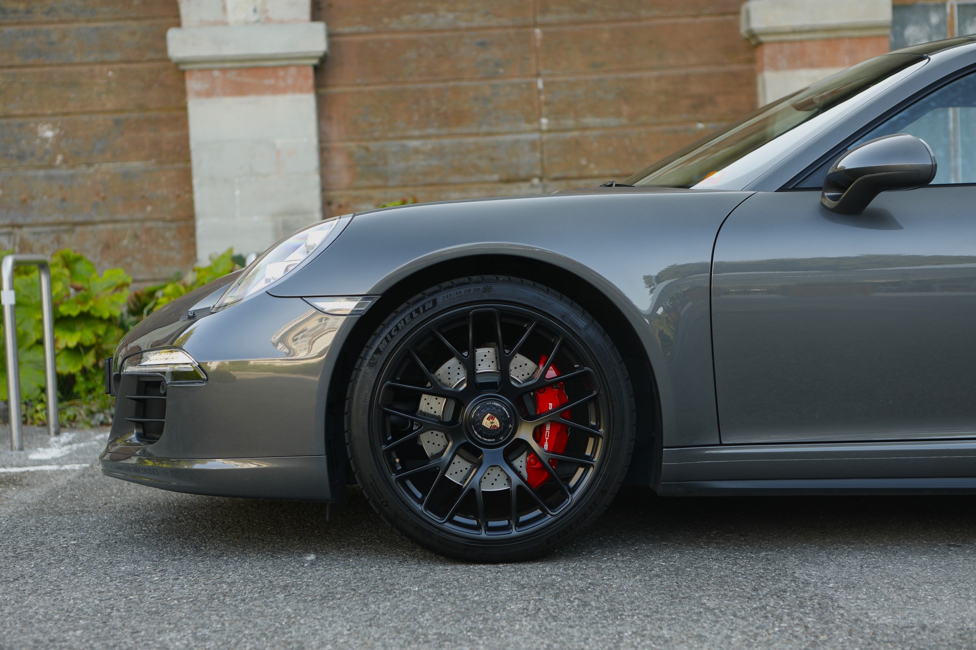 PORSCHE 911 Carrera 4 GTS-image-1