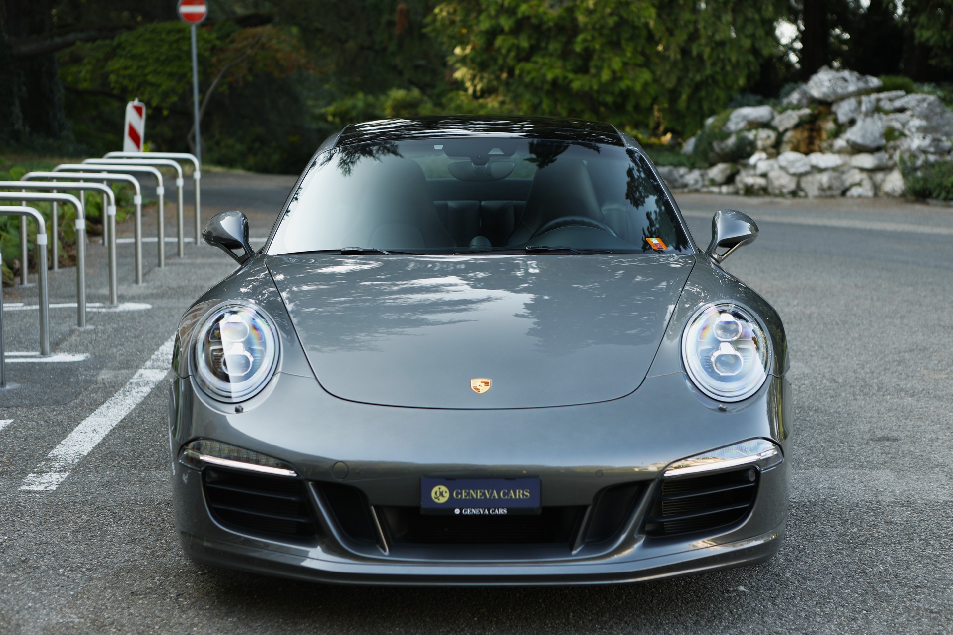 PORSCHE 911 Carrera 4 GTS-image-2