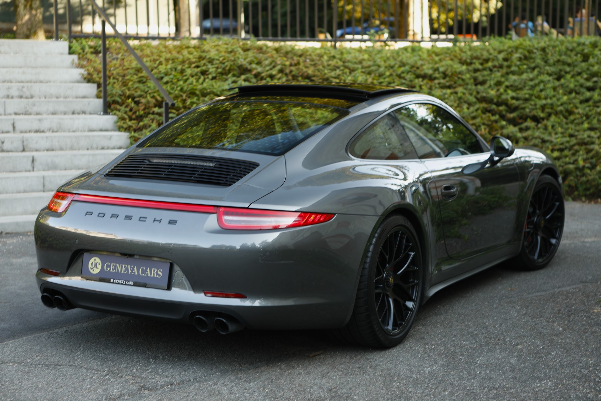 PORSCHE 911 Carrera 4 GTS-image-10