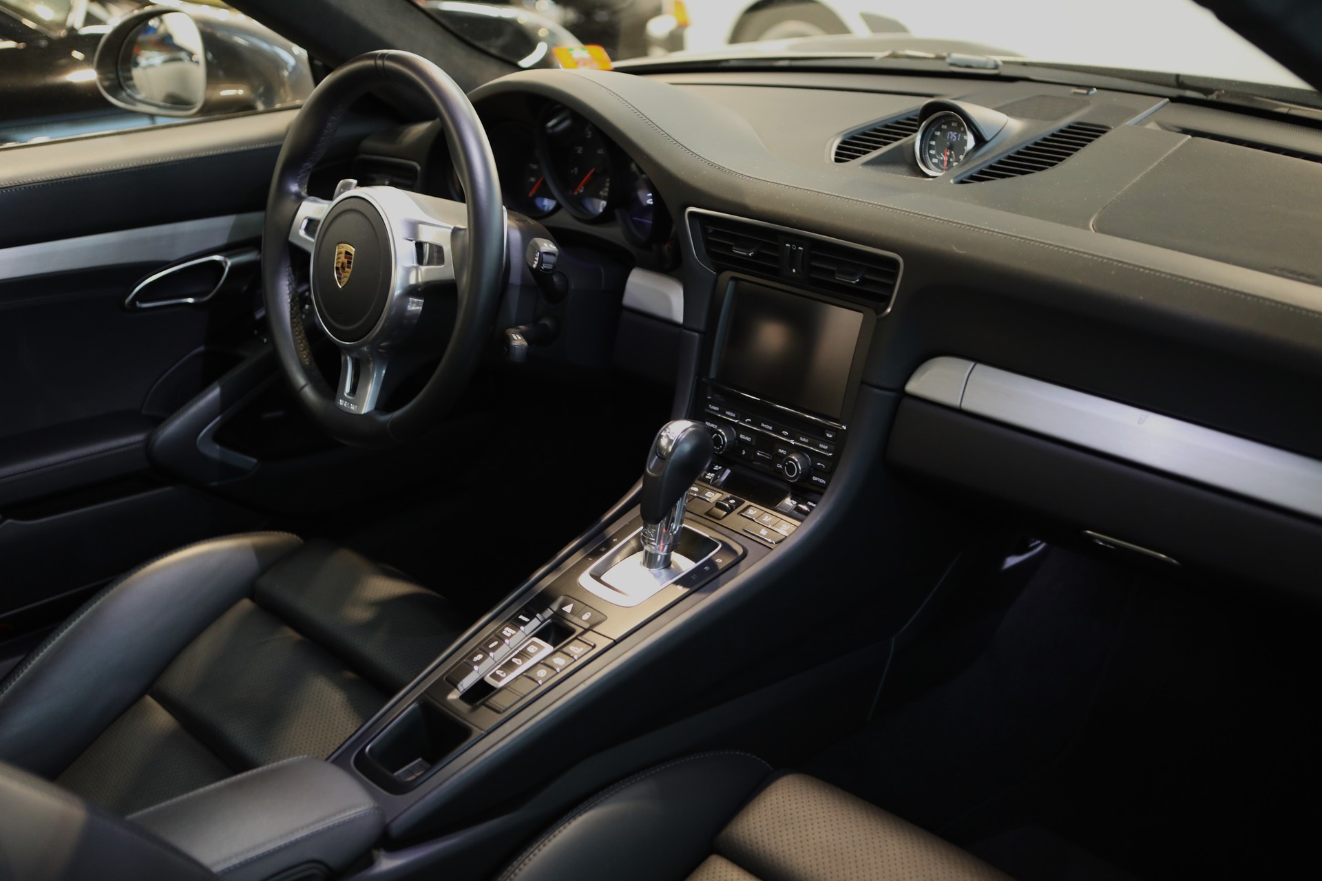 PORSCHE 911 Carrera 4 GTS-image-13