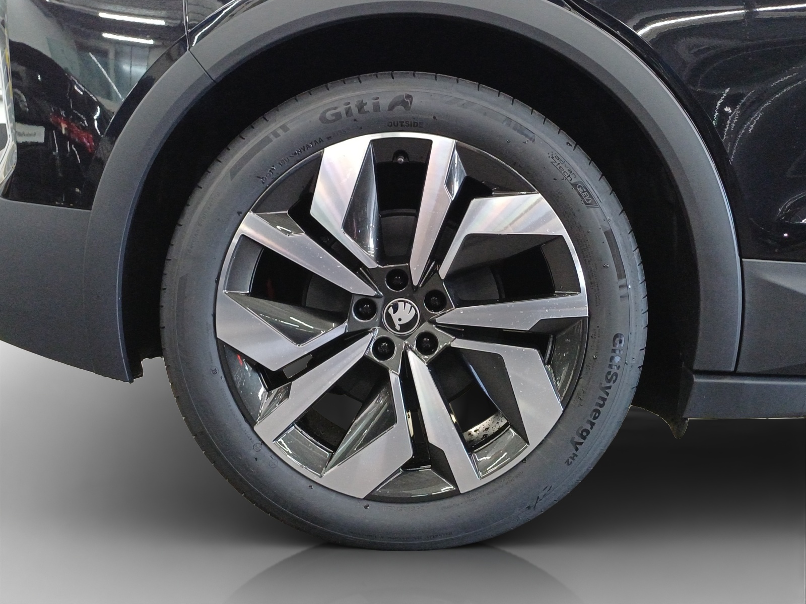 SKODA Elroq 85 Sportline-image-15