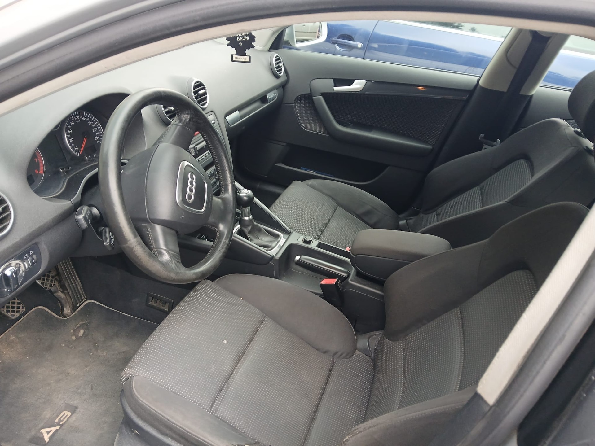 AUDI A3 Sportback 2.0 Turbo FSI Ambition quattro-image-4