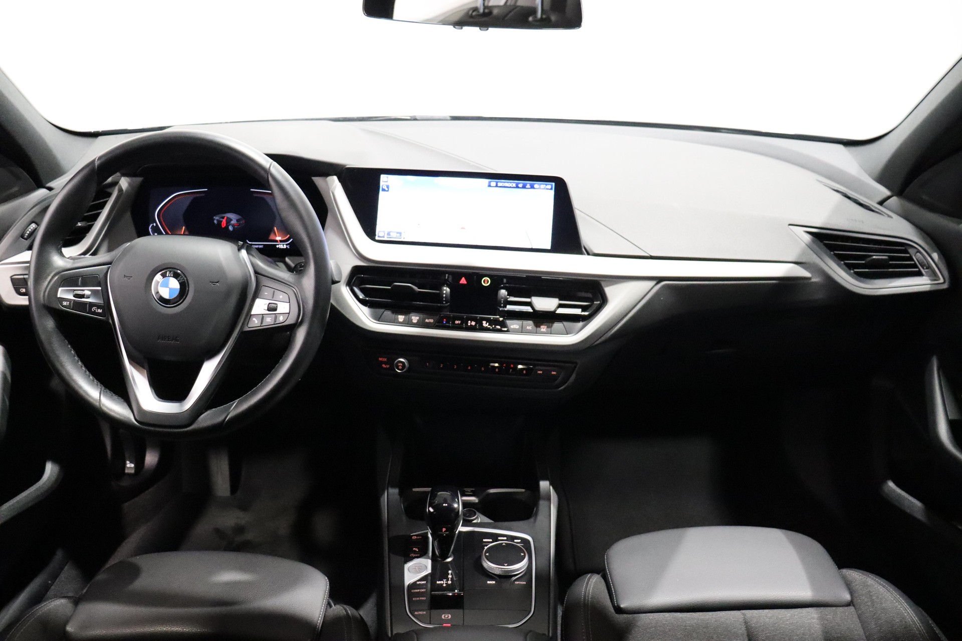 BMW 118i-image-8