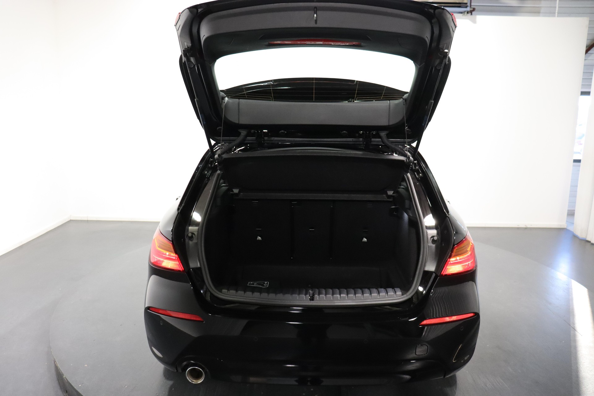 BMW 118i-image-4