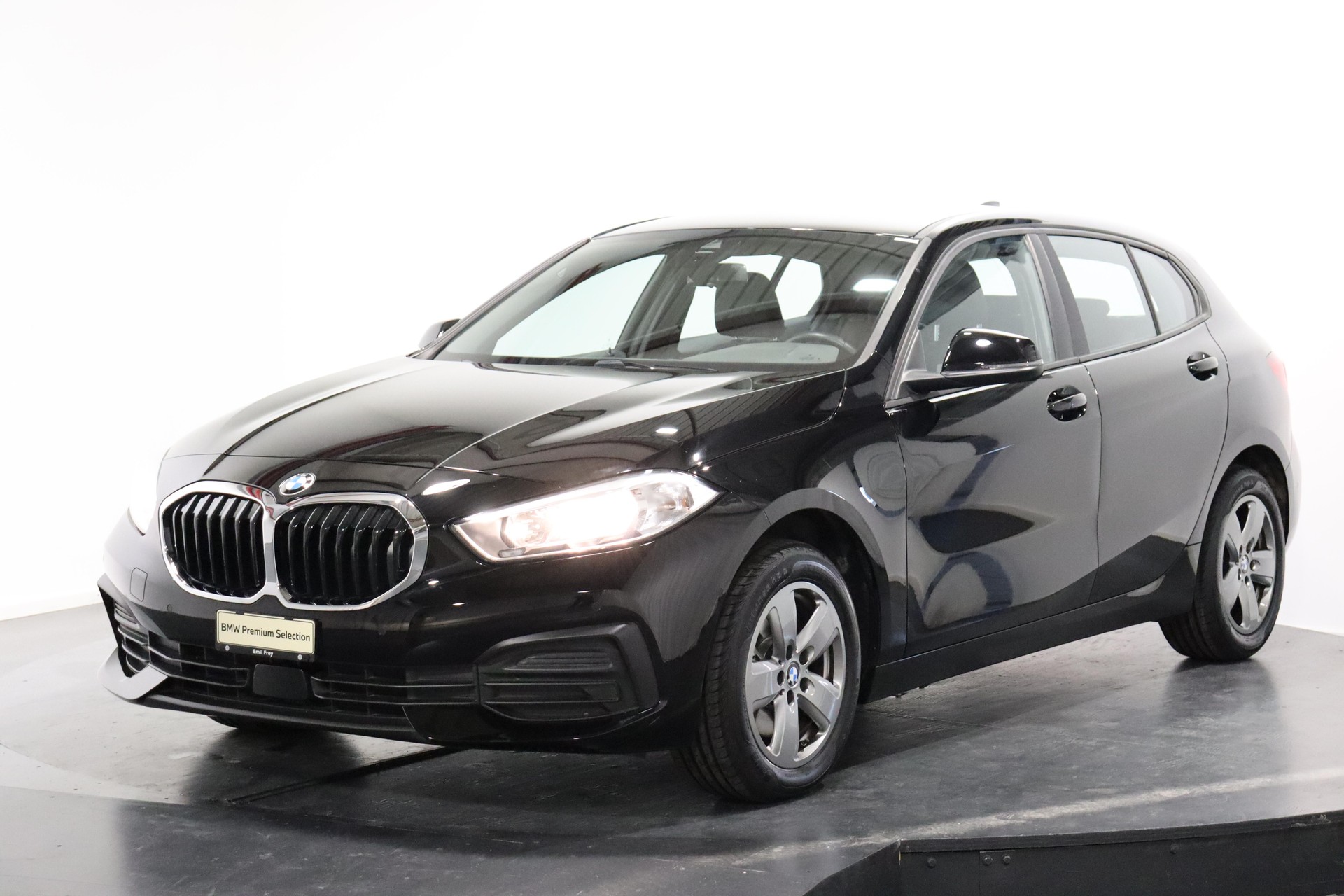 BMW 118i-image-0