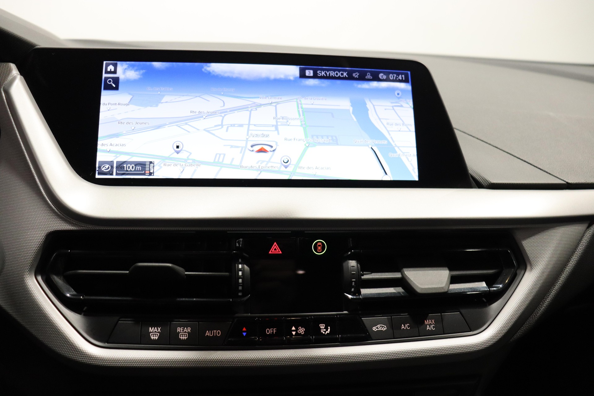 BMW 118i-image-15