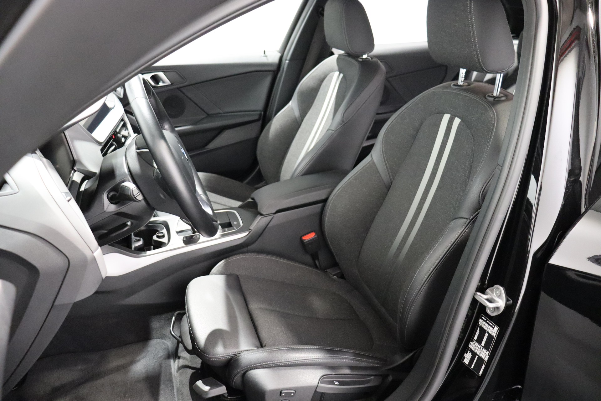 BMW 118i-image-7