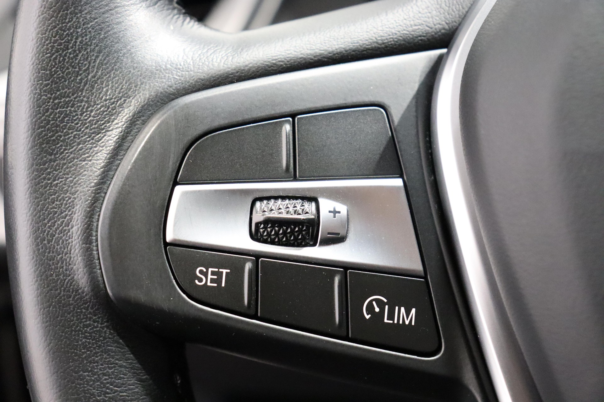 BMW 118i-image-13