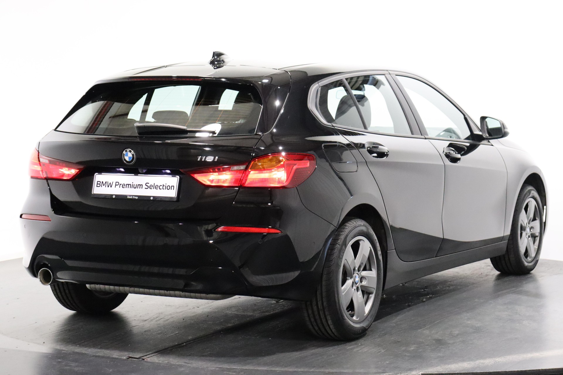 BMW 118i-image-3