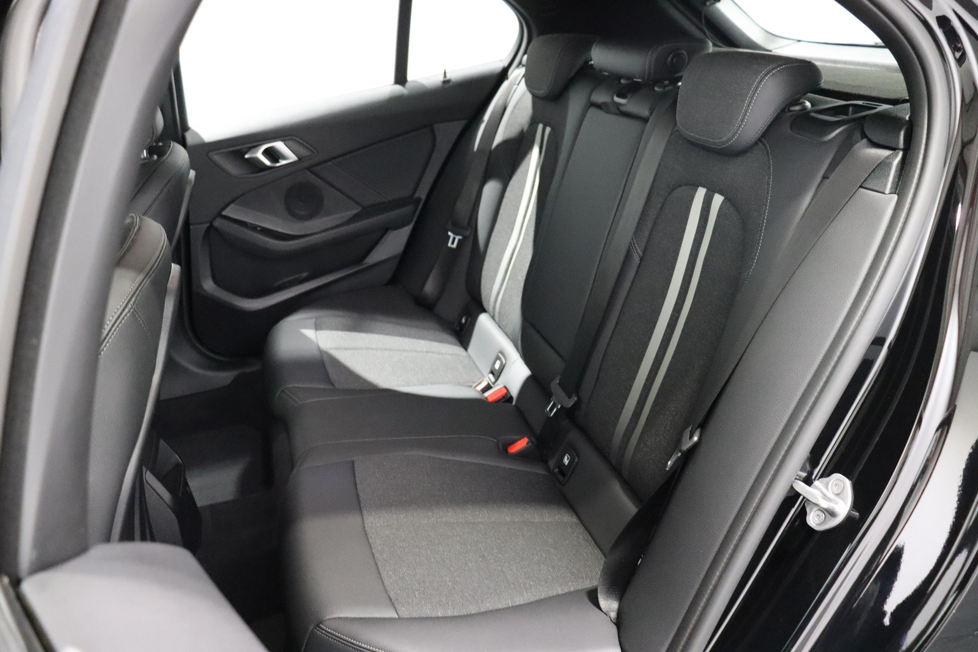 BMW 118i-image-9