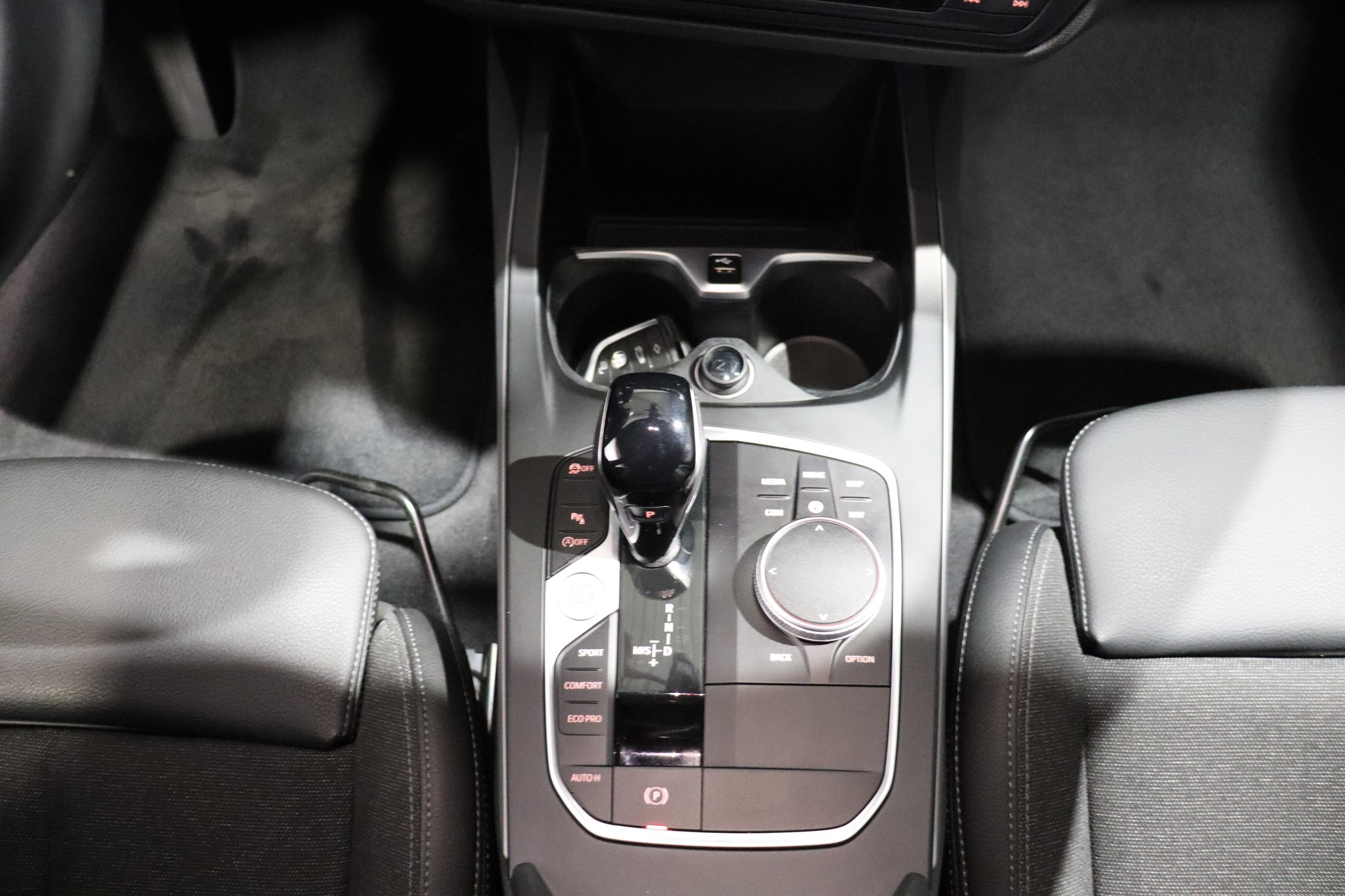 BMW 118i-image-10