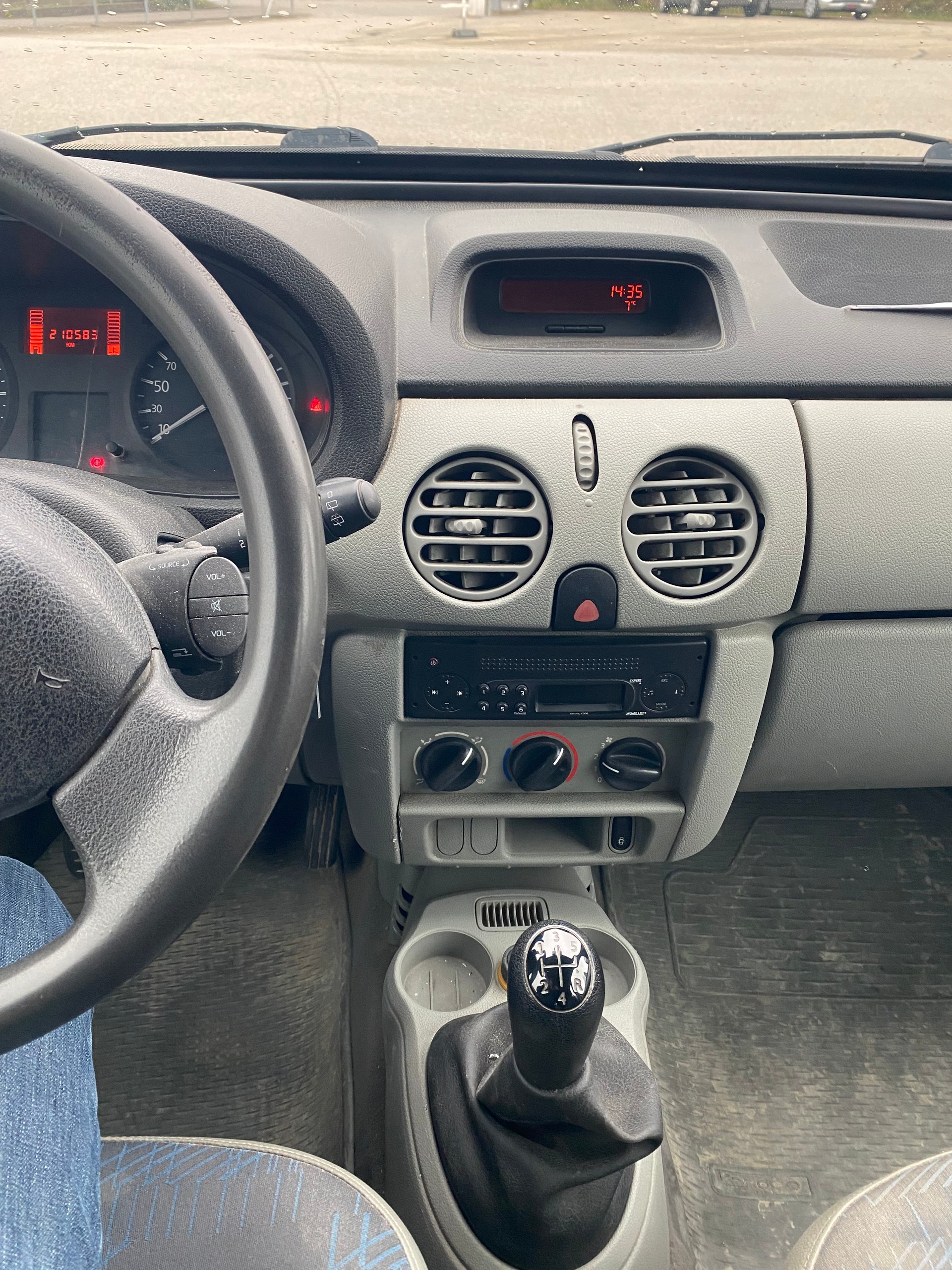 RENAULT Kangoo 1.5 dCi-image-2
