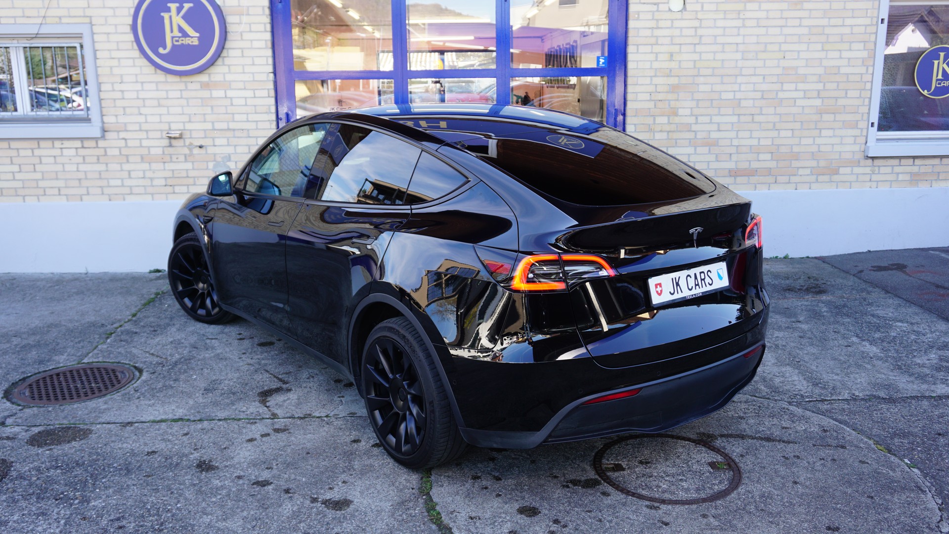 TESLA Model Y Long Range-image-9