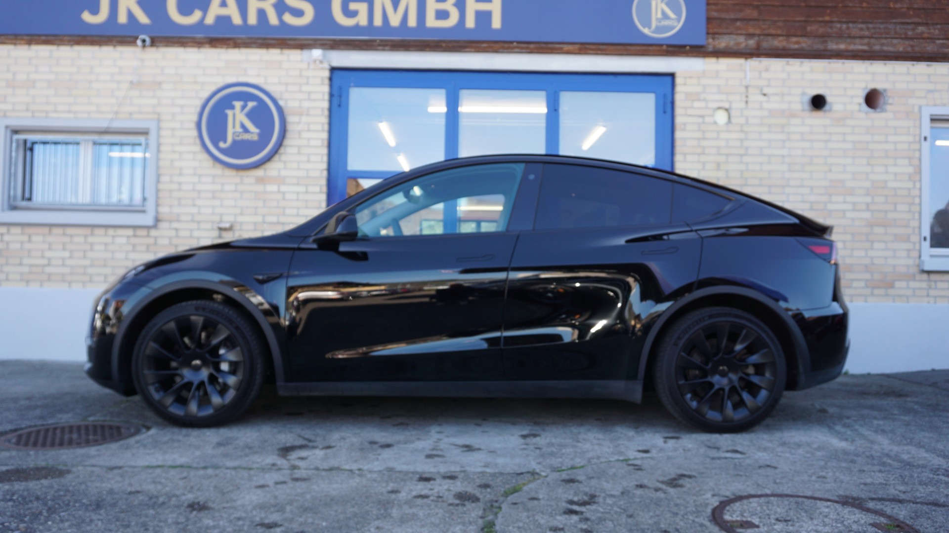 TESLA Model Y Long Range-image-5