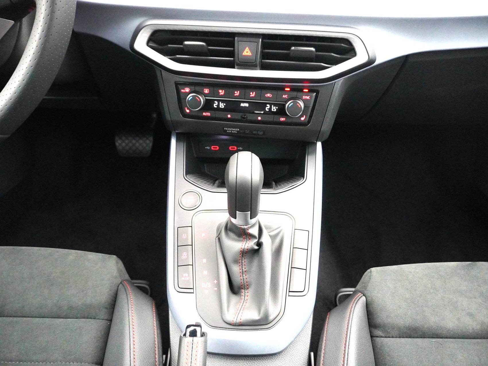 SEAT Ibiza 1.0 TSI FR DSG-image-18