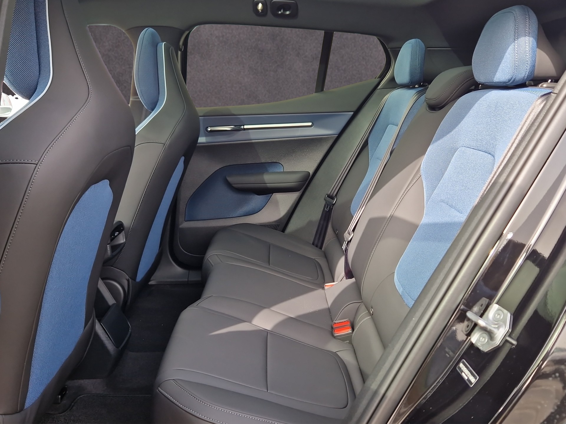 VOLVO EX30 CC E60 Twin Performance AWD-image-11