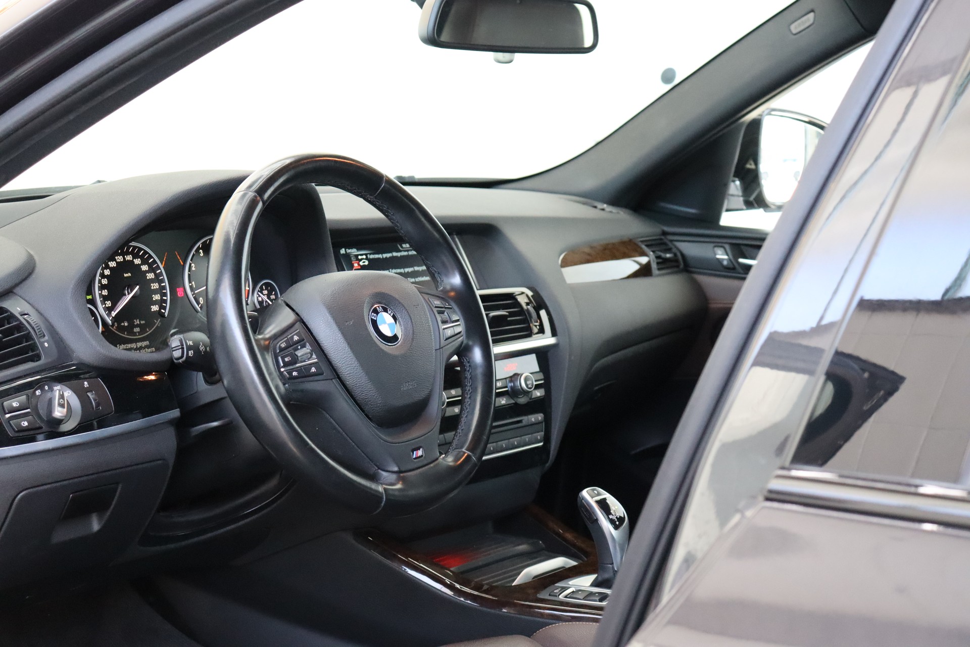 BMW X4 XDRIVE 35i XLINE STEPTRONIC ** FAHRASSISTENZ-PAKET ** 360 GRAD PARK-PAKET ** SITZHEIZUNG VO/HI ** CH-FAHRZEUG AB MFK **-image-10