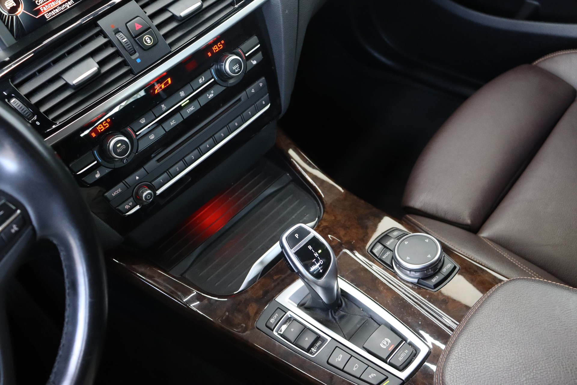 BMW X4 XDRIVE 35i XLINE STEPTRONIC ** FAHRASSISTENZ-PAKET ** 360 GRAD PARK-PAKET ** SITZHEIZUNG VO/HI ** CH-FAHRZEUG AB MFK **-image-27