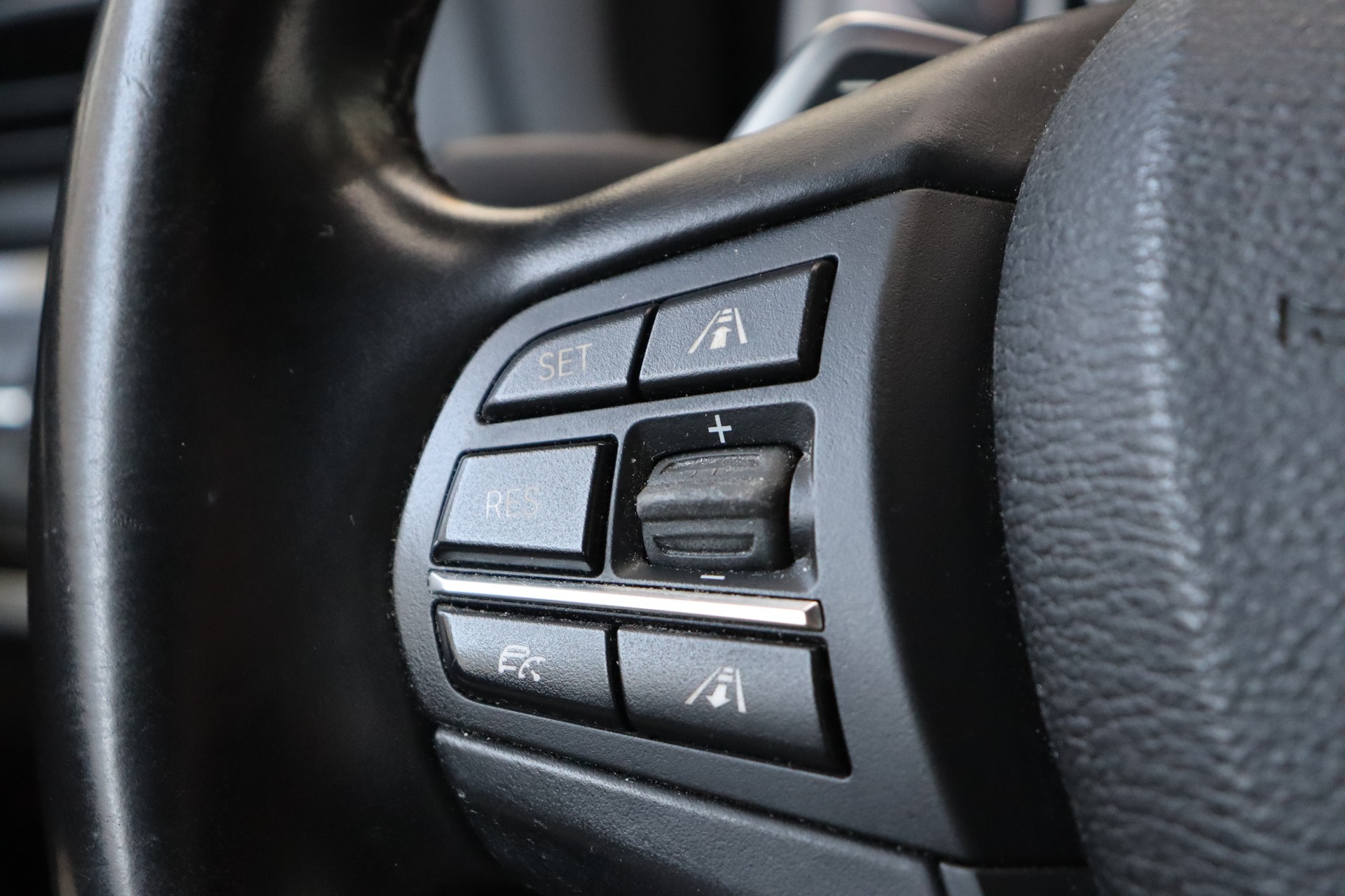 BMW X4 XDRIVE 35i XLINE STEPTRONIC ** FAHRASSISTENZ-PAKET ** 360 GRAD PARK-PAKET ** SITZHEIZUNG VO/HI ** CH-FAHRZEUG AB MFK **-image-24