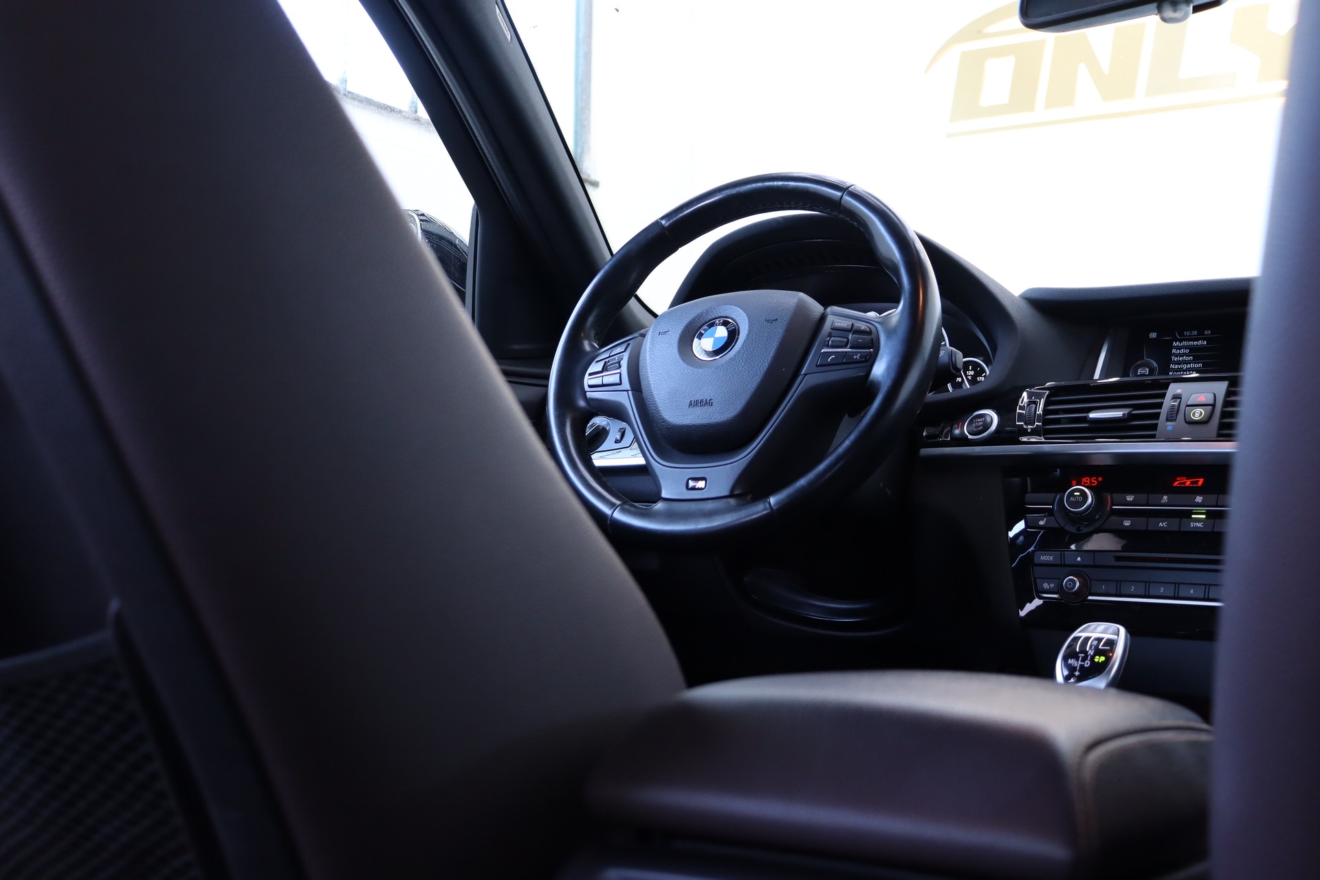 BMW X4 XDRIVE 35i XLINE STEPTRONIC ** FAHRASSISTENZ-PAKET ** 360 GRAD PARK-PAKET ** SITZHEIZUNG VO/HI ** CH-FAHRZEUG AB MFK **-image-29