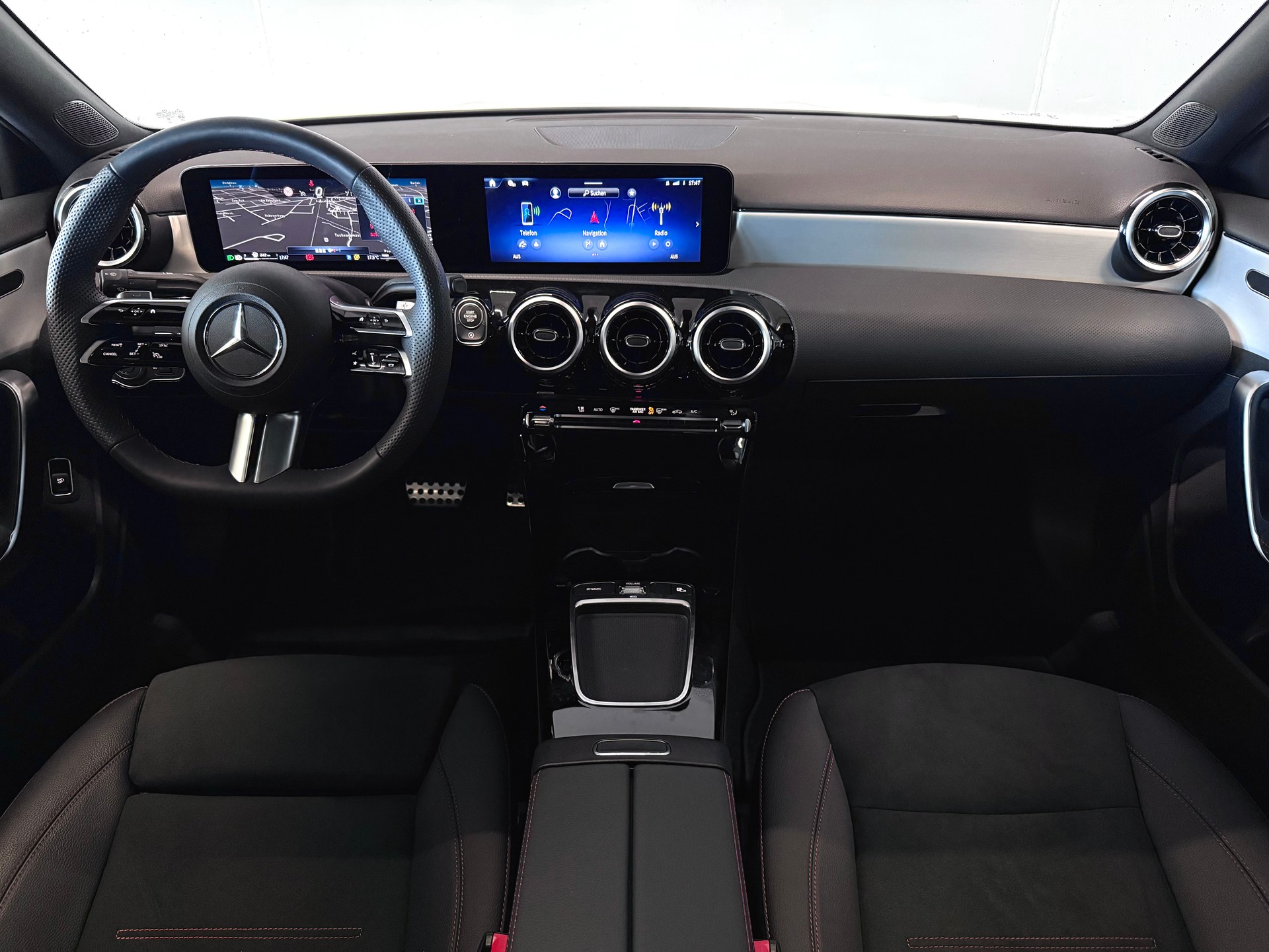 MERCEDES-BENZ A 200 AMG LINE | AUTOMAT | PANORAMADACH |-image-9
