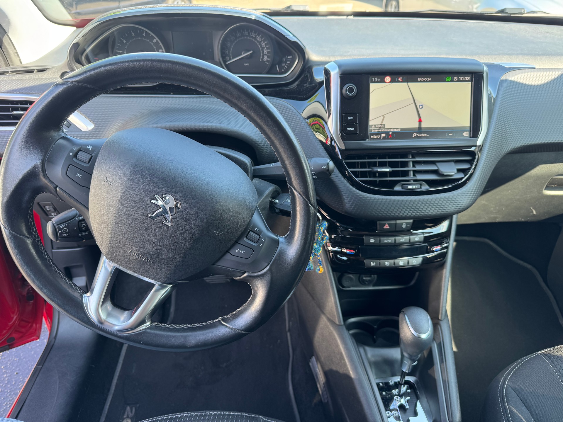 PEUGEOT 208 1.2 PureTech Style EAT6-image-8