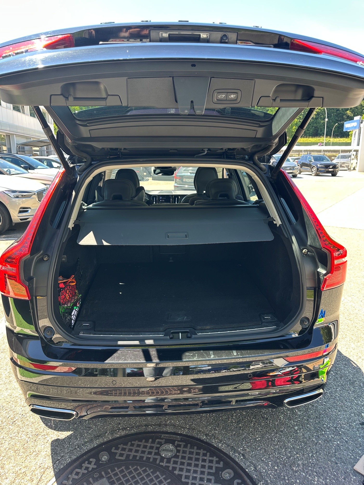 VOLVO XC60 T6 eAWD R-Design Expression Geartronic-image-5