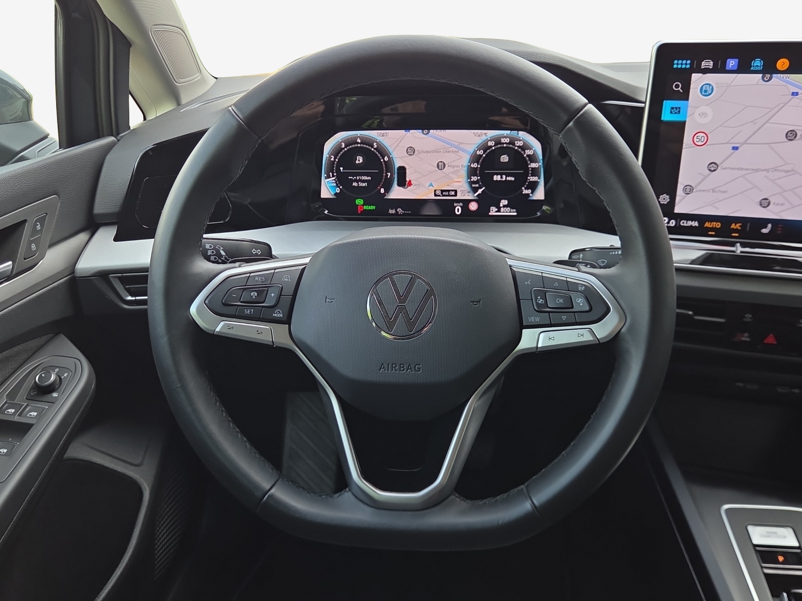 VW Golf Variant 1.5 eTSI mHEV Style DSG-image-9