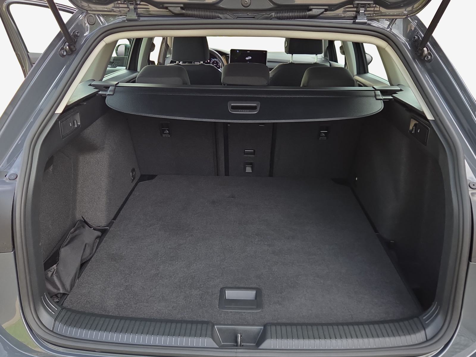VW Golf Variant 1.5 eTSI mHEV Style DSG-image-12