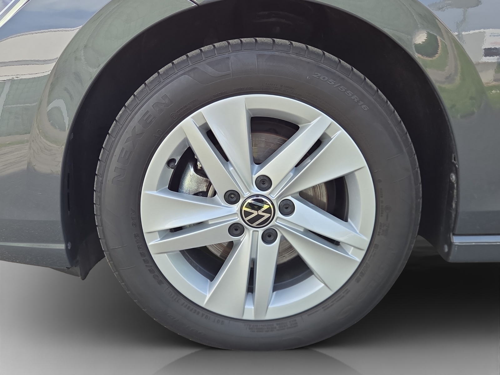 VW Golf Variant 1.5 eTSI mHEV Style DSG-image-13