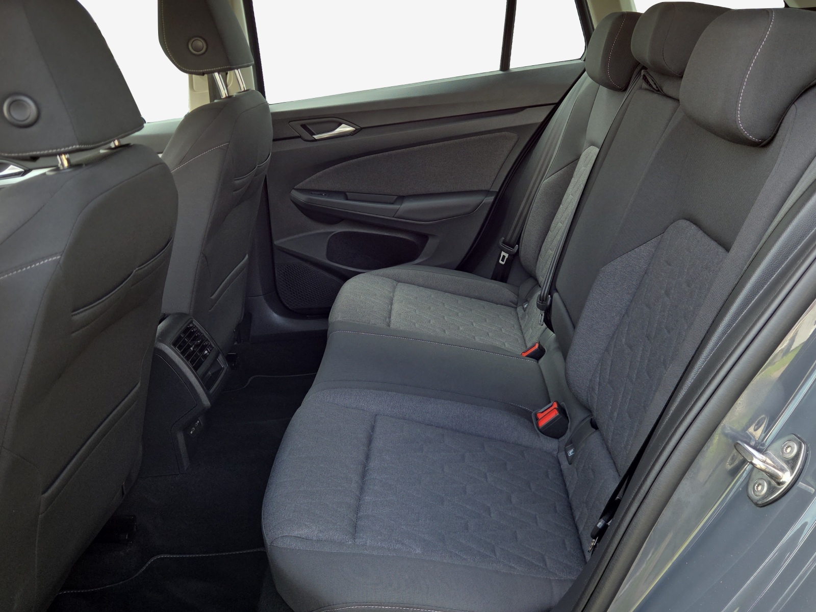 VW Golf Variant 1.5 eTSI mHEV Style DSG-image-11