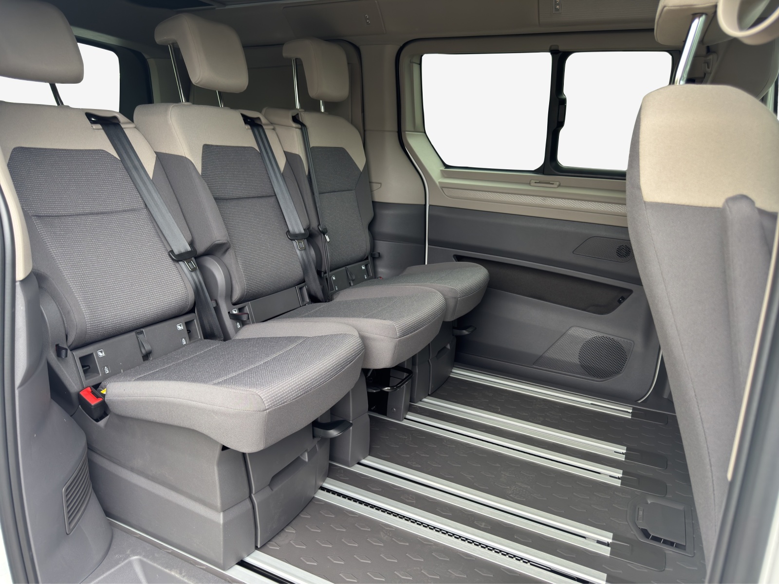 VW California 2.0 TDI Beach Tour Liberty-image-14