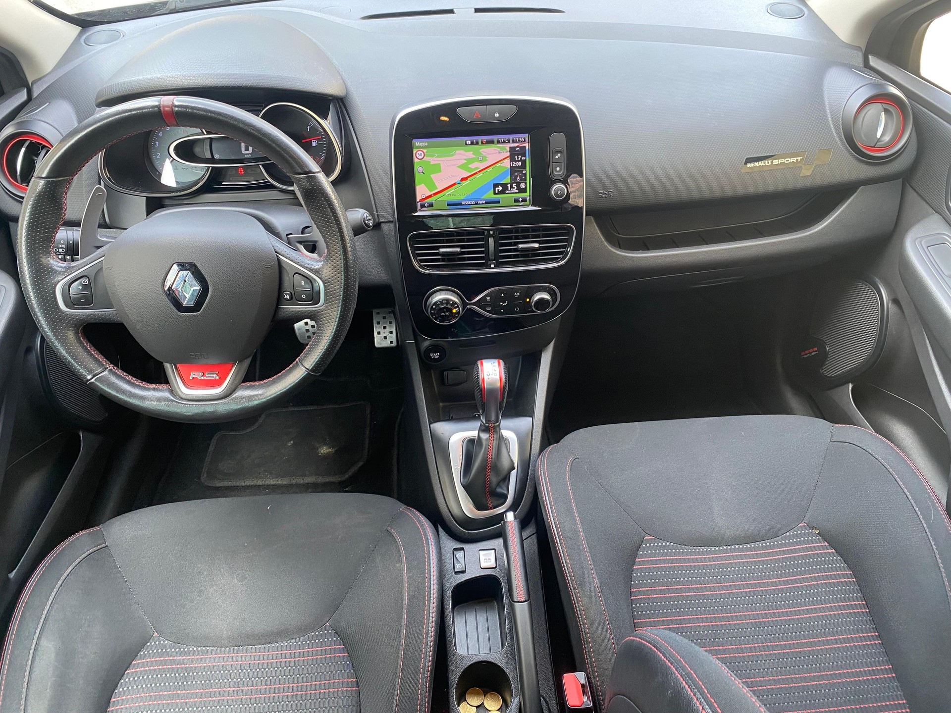RENAULT Clio Sport 1.6 T RS 220 Trophy S/S-image-6