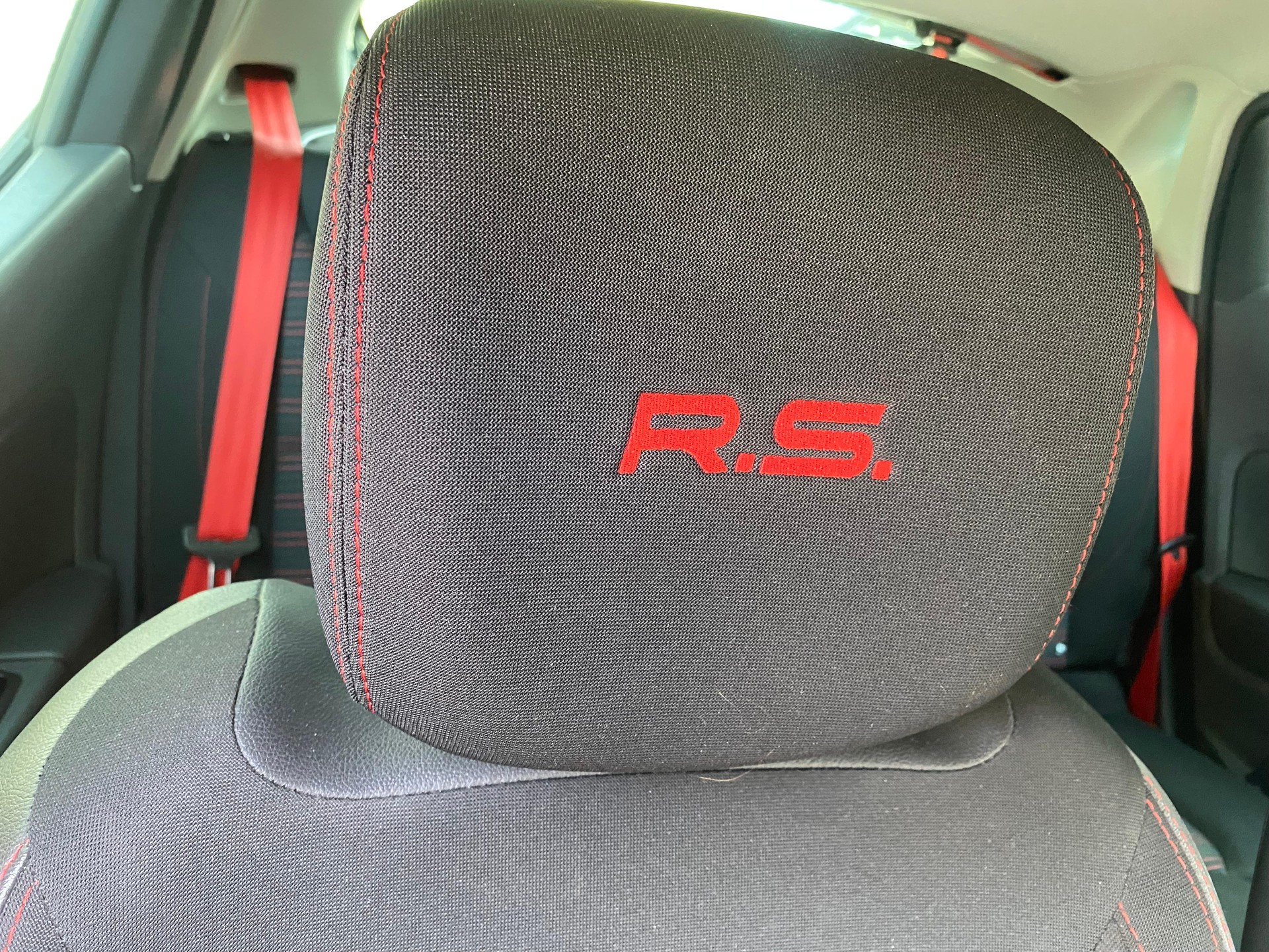 RENAULT Clio Sport 1.6 T RS 220 Trophy S/S-image-11