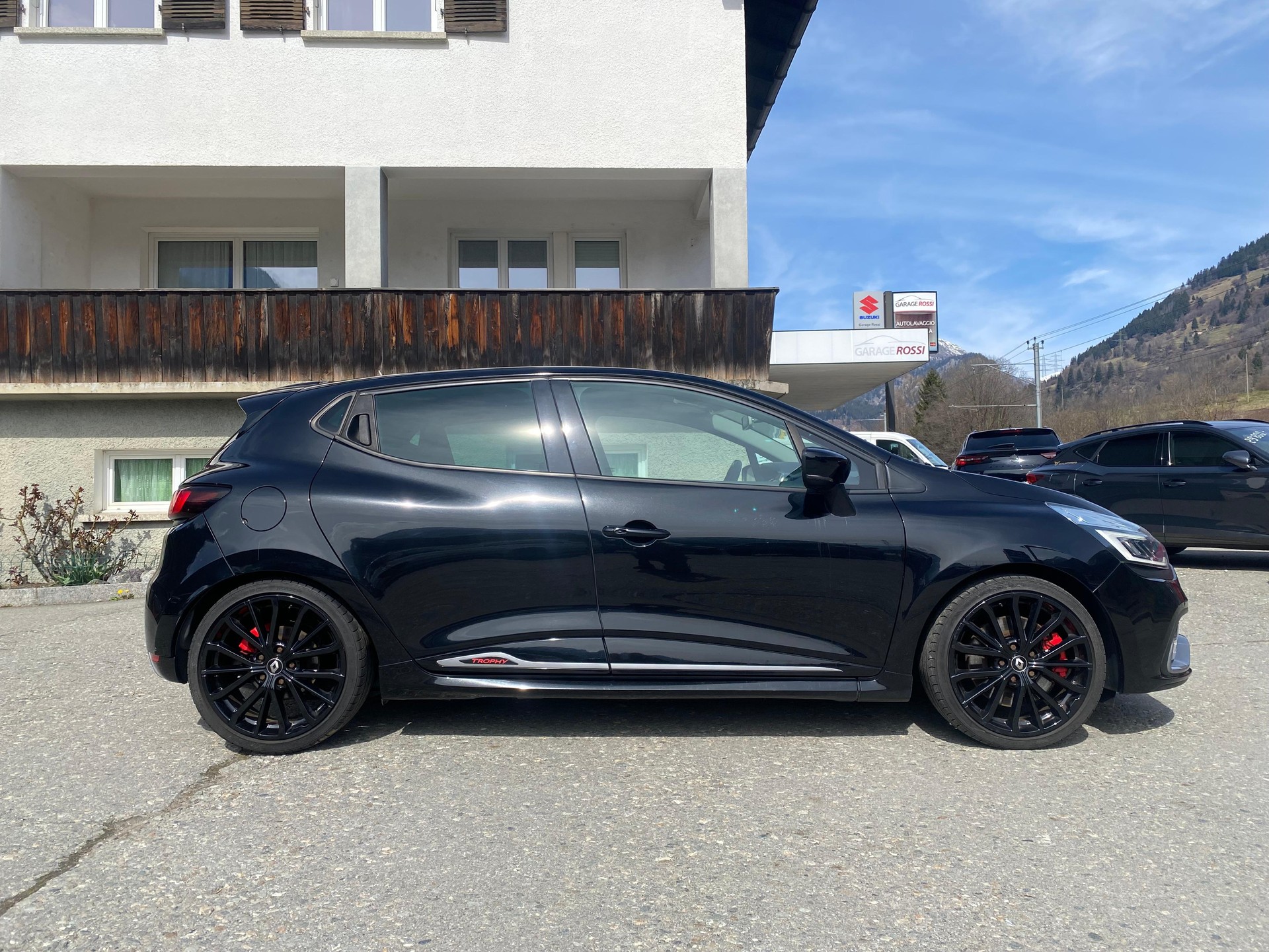 RENAULT Clio Sport 1.6 T RS 220 Trophy S/S-image-3