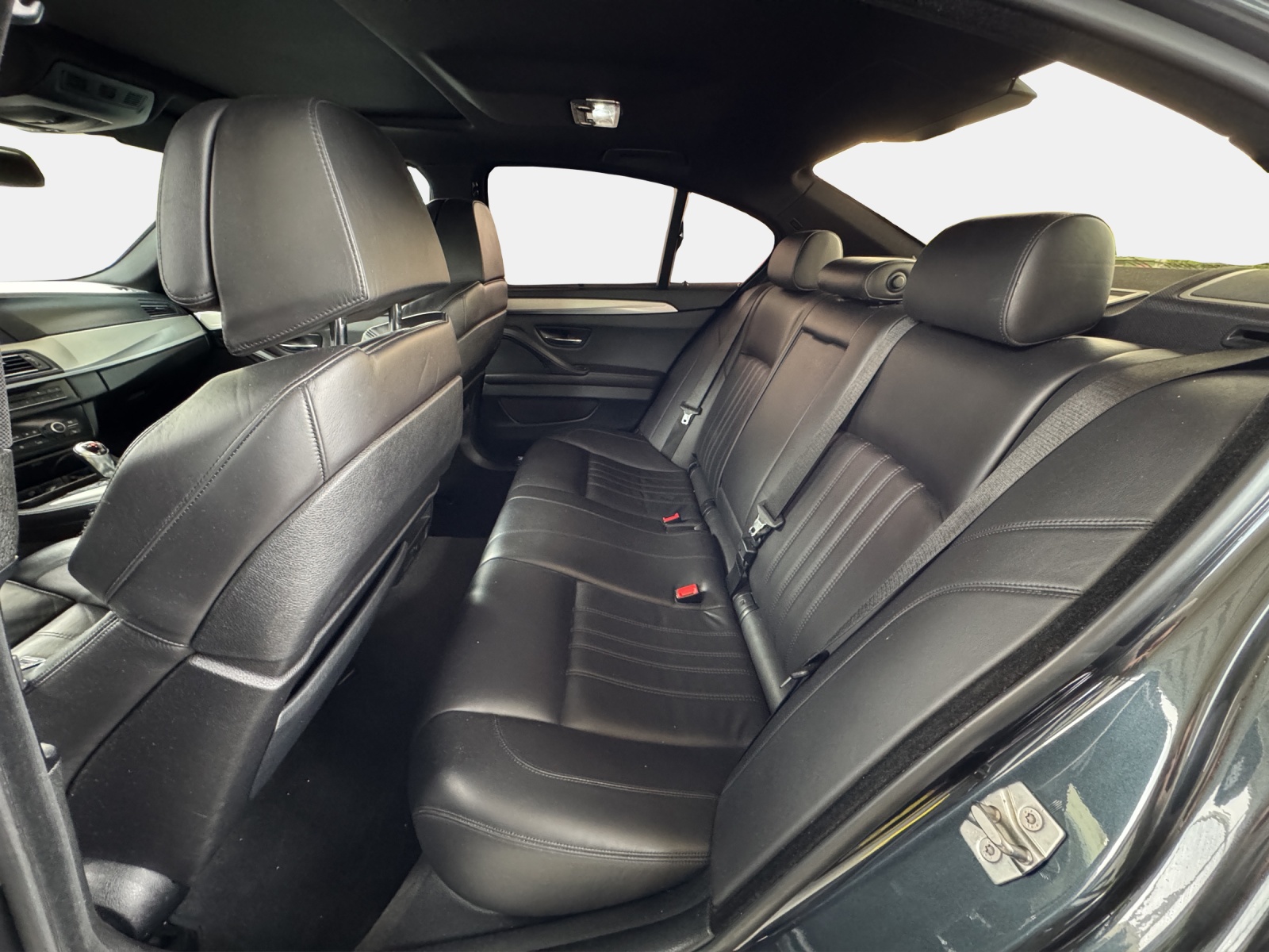 BMW M5-image-10