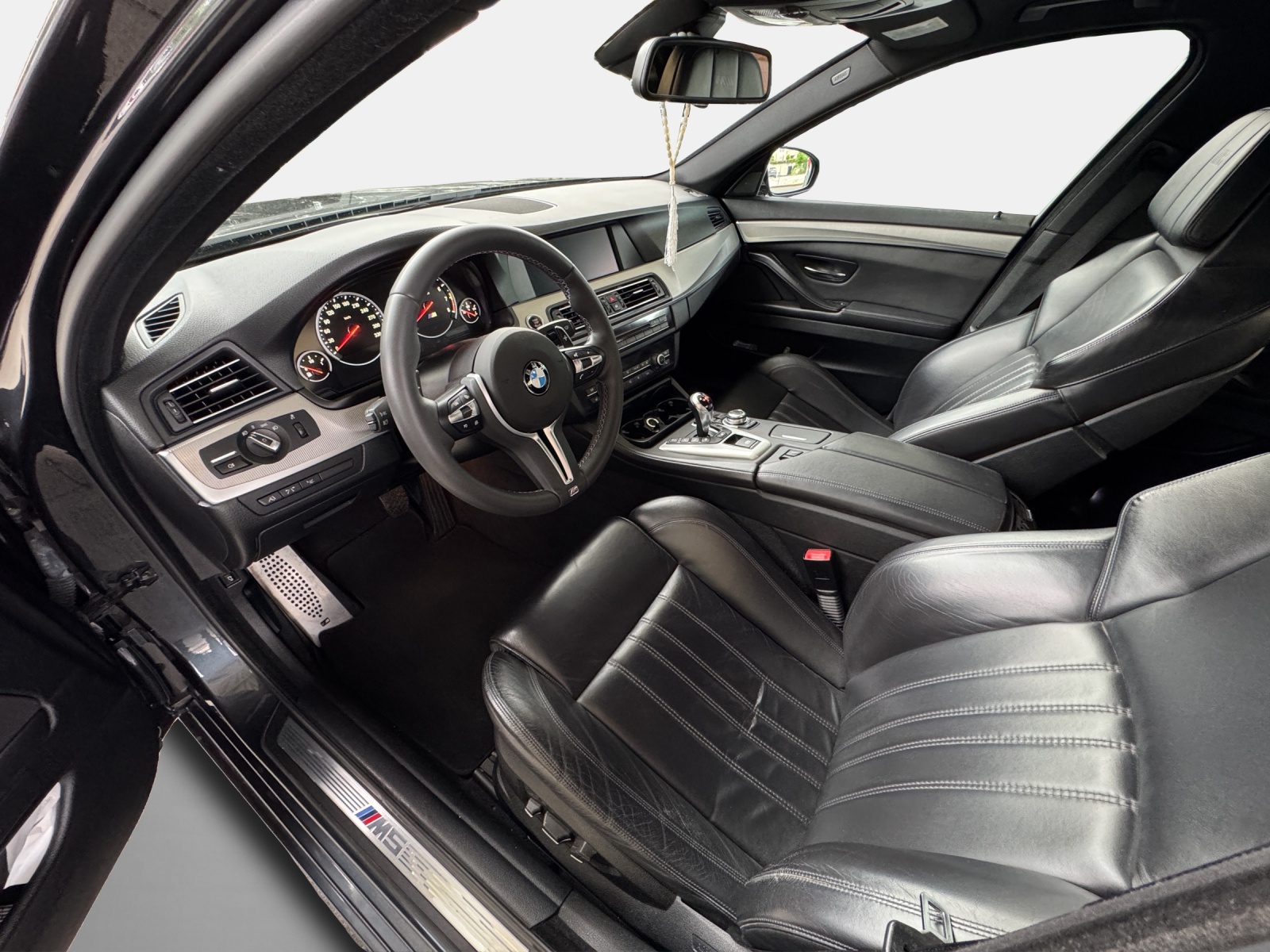 BMW M5-image-9