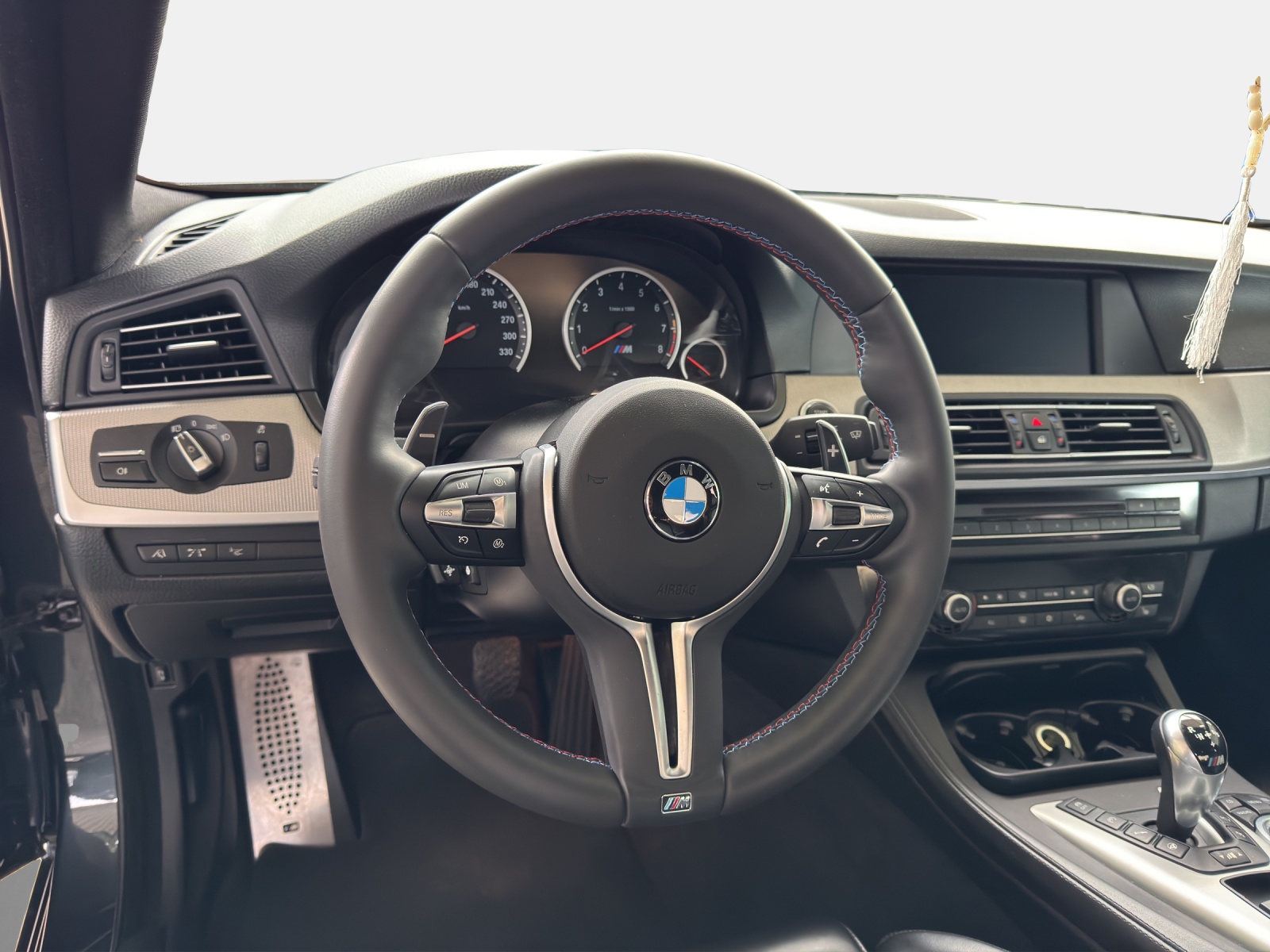 BMW M5-image-12