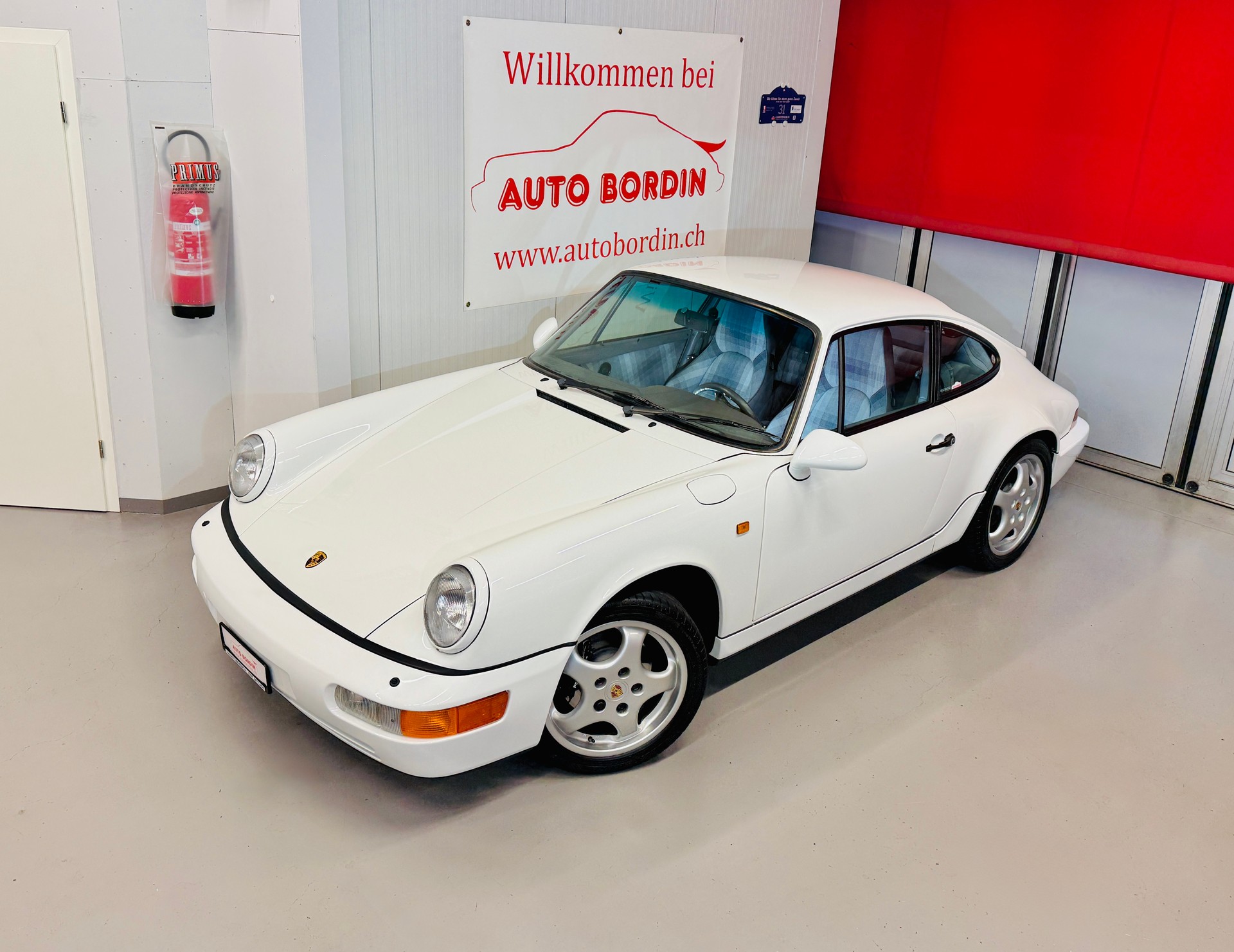 PORSCHE 911 964 Carrera 4 mit seltenem „Multicolor Cloth Grey Interieur“ Veteran