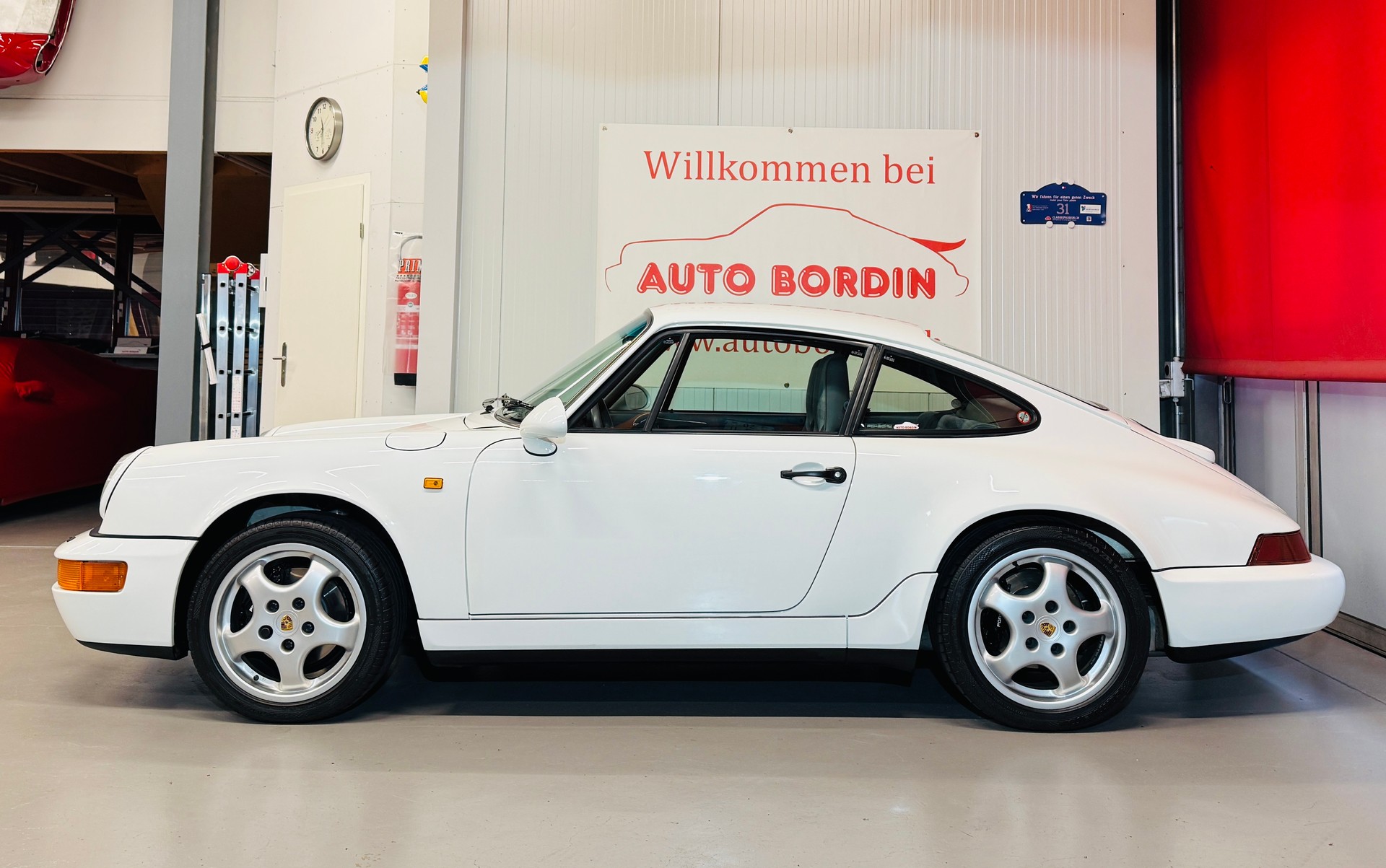 PORSCHE 911 964 Carrera 4 mit seltenem „Multicolor Cloth Grey Interieur“ Veteran-image-2