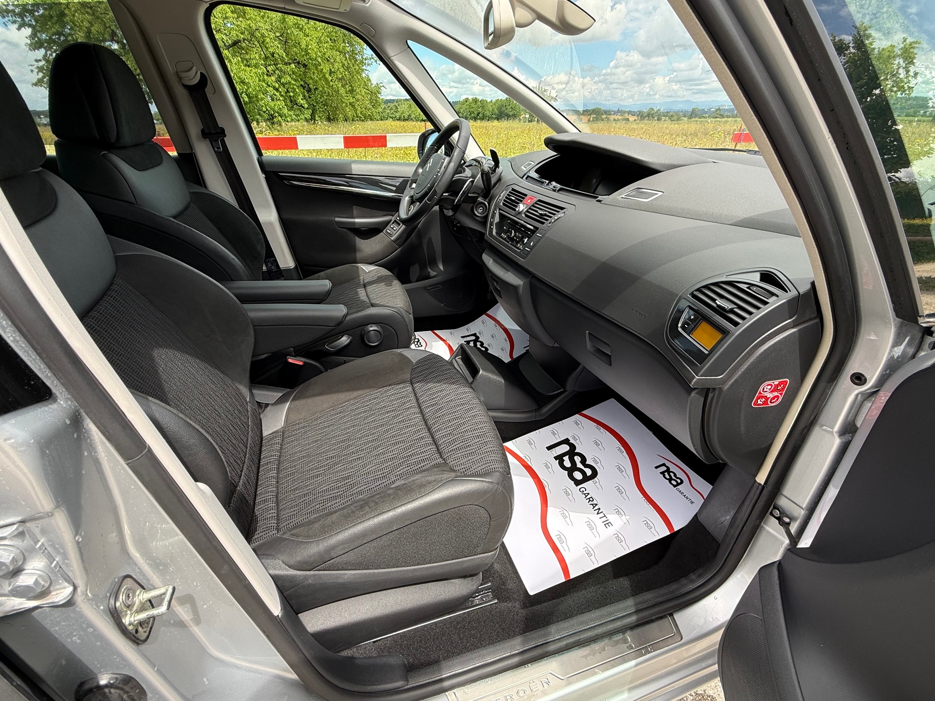 CITROEN C4 Picasso 1.6i 16V THP Exclusive EGS6-image-8