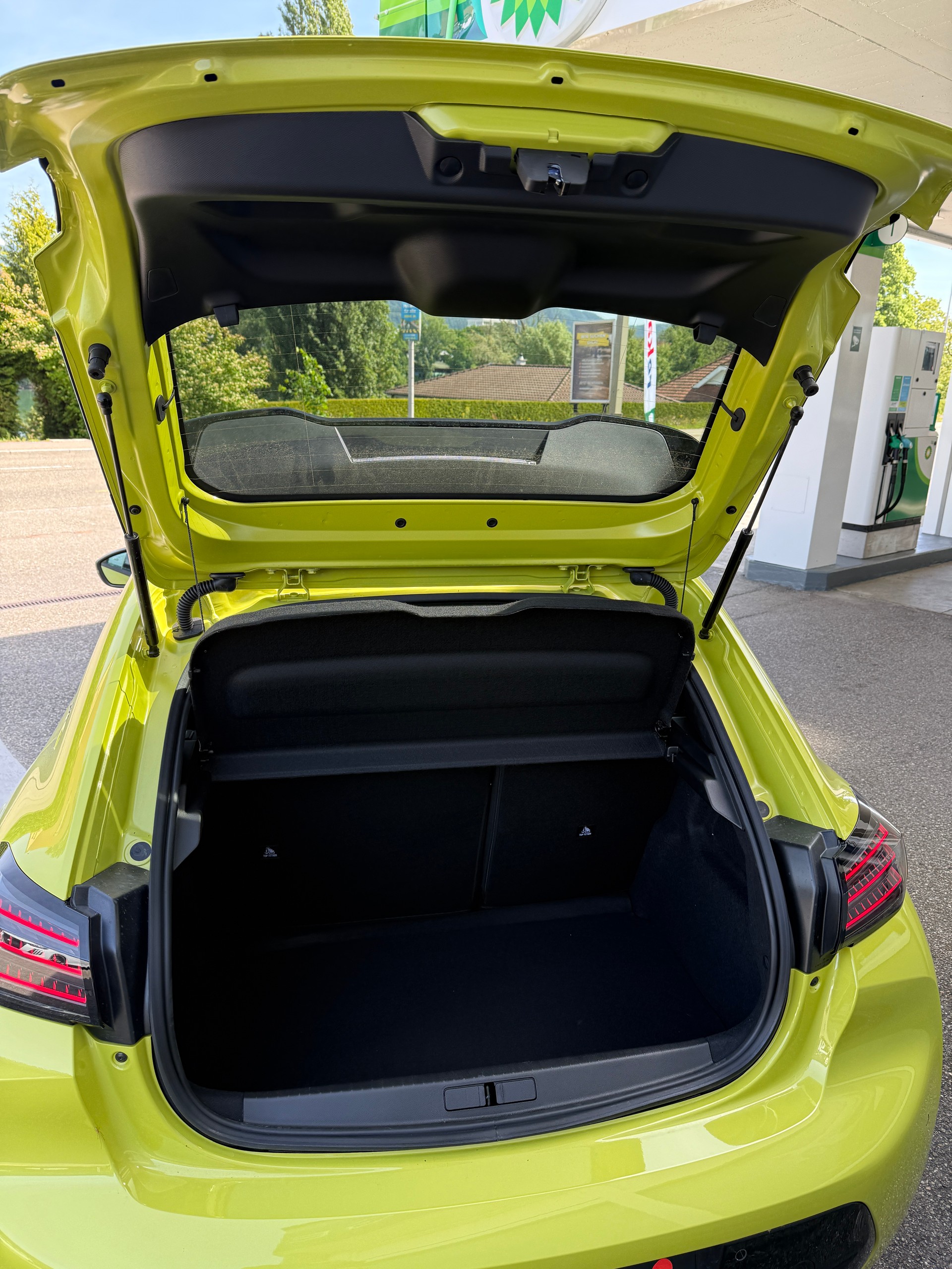 PEUGEOT 208 1.2 MHEV 145 GT-image-4
