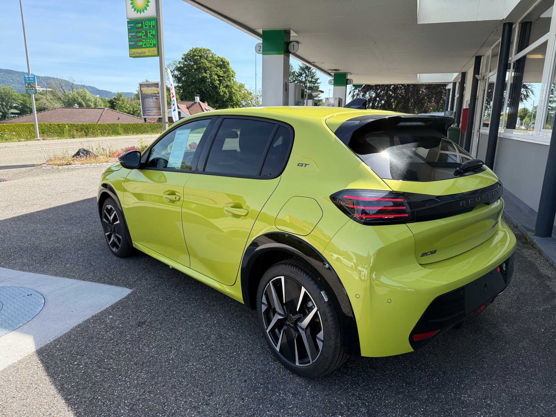 PEUGEOT 208 1.2 MHEV 145 GT-image-2
